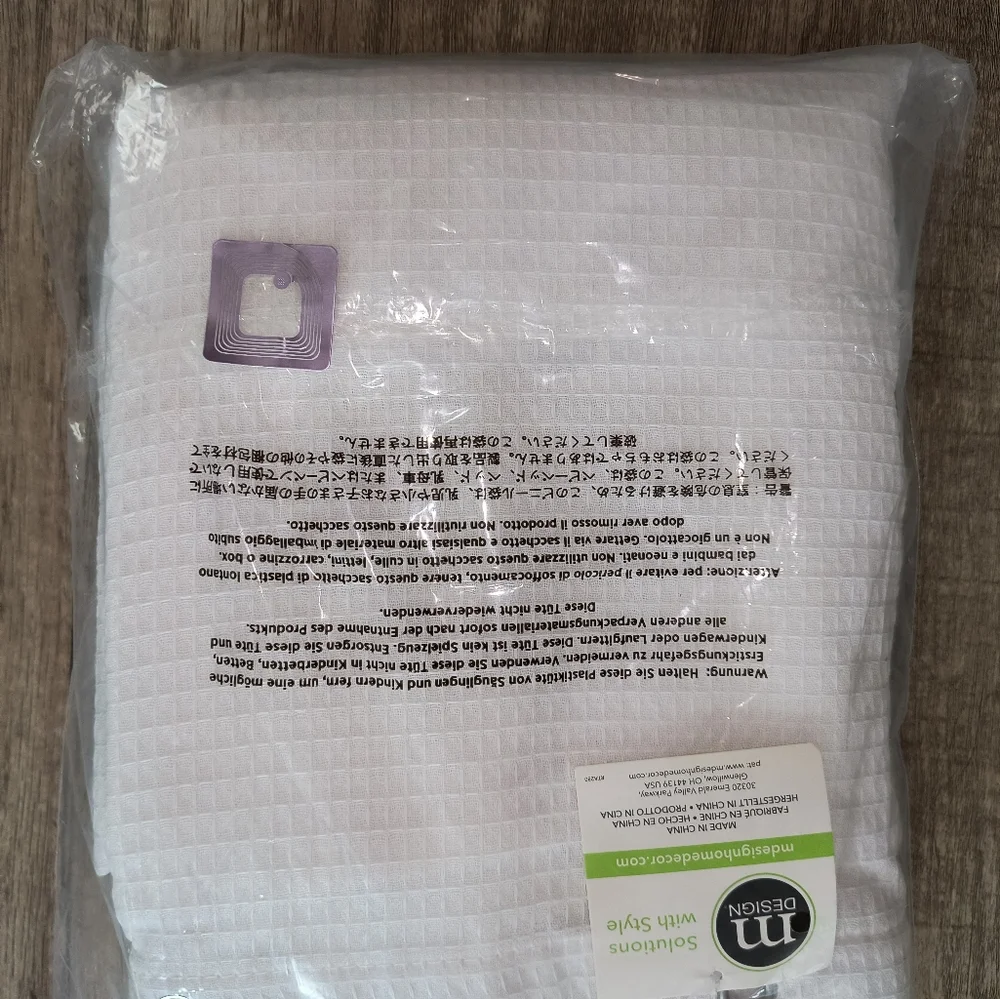 Lightweight mDESIGNS White York Shower Curtain Metal Grommet New